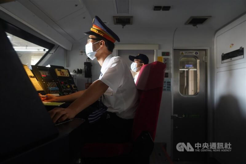 司機員工作情形。中央社記者董俊志攝 111年5月1日