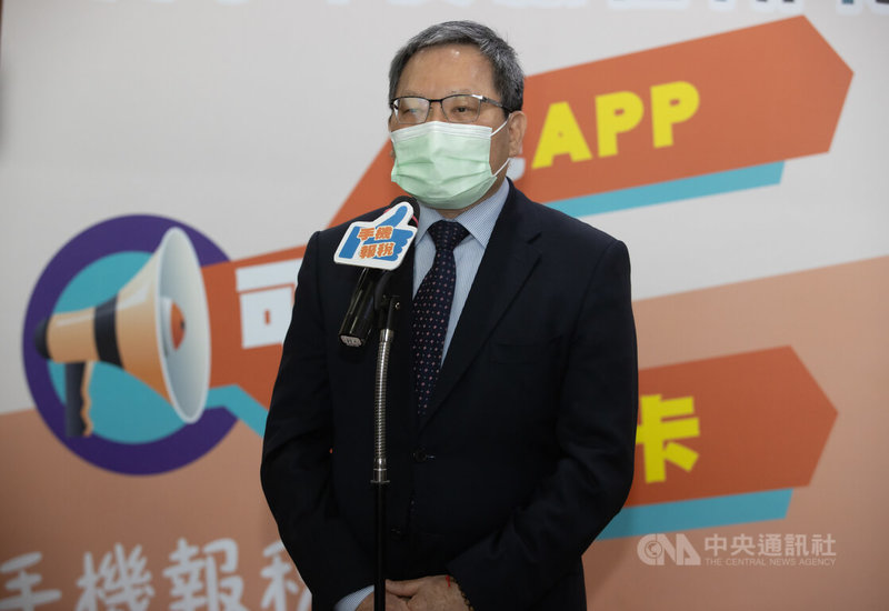報稅季開跑,財政部長蘇建榮(圖)2日表示,國稅局臨櫃防疫規格已強化,目前報稅網路系統也十分順暢,鼓勵民眾多利用網路、手機申報綜所稅,降低群聚風險。中央社記者謝佳璋攝 111年5月2日