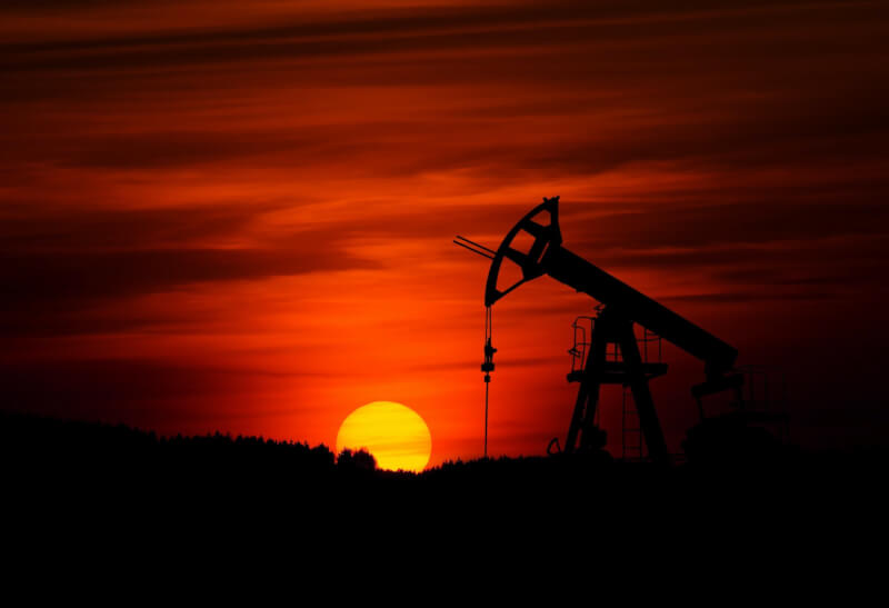 沙烏地阿拉伯4日宣布，7月每天再減產100萬桶石油。（示意圖／圖取自Unsplash圖庫）