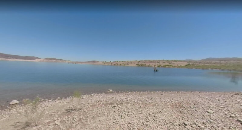 在拉斯維加斯附近的米德湖划船的旅人，週末在湖中發現一個鏽蝕的桶子裡頭裝有人體遺骸。圖為米德湖。（圖取自Google地圖網頁google.com.tw/maps）