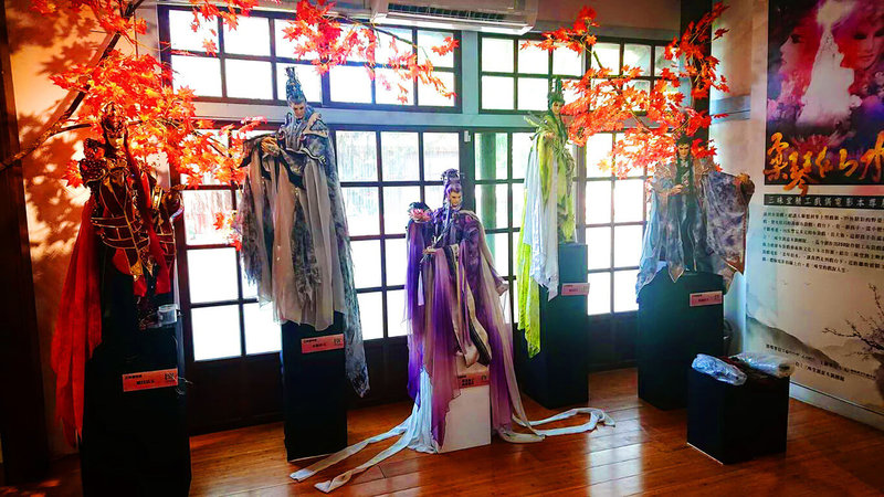 「柔琴似水–三昧堂精工戲偶電影本尊展」6日起至6月26日將在嘉藝點水道頭文創聚落登場,展出各式作工精細、華麗的戲偶。(嚴仁鴻提供)中央社記者蔡智明傳真 111年5月4日