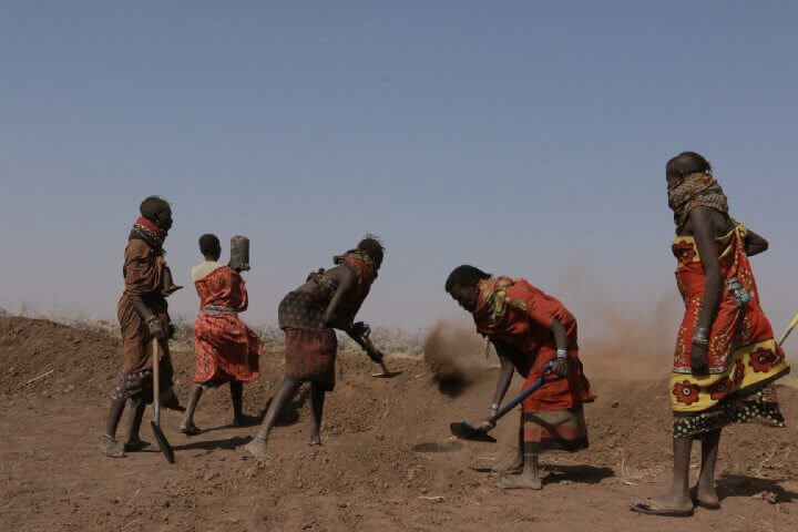 非洲從南端的衣索比亞到北邊的肯亞和索馬利亞，有多達2000萬人有挨餓之虞。圖為肯亞民眾。（圖取自facebook.com/WorldFoodProgramme）