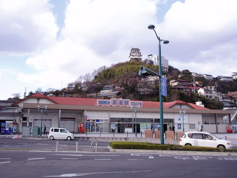 圖為改建前的尾道車站。(圖取自維基共享資源;作者Onagadori,CC BY-SA 3.0)