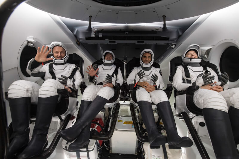 NASA的Crew-3任務團隊在國際太空站待了6個月後，6日順利重返地球。（圖取自twitter.com/NASA）