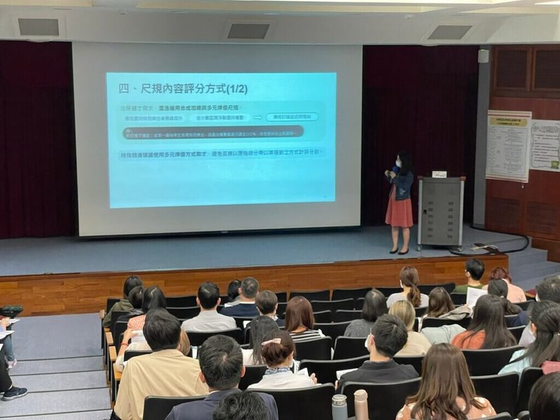 教育部推動「大學招生專業化發展計畫」,透過工作坊、論壇等形式,邀集各大專招生負責人對話和分享經驗。(鄭雯提供)中央社記者陳至中傳真 111年5月8日