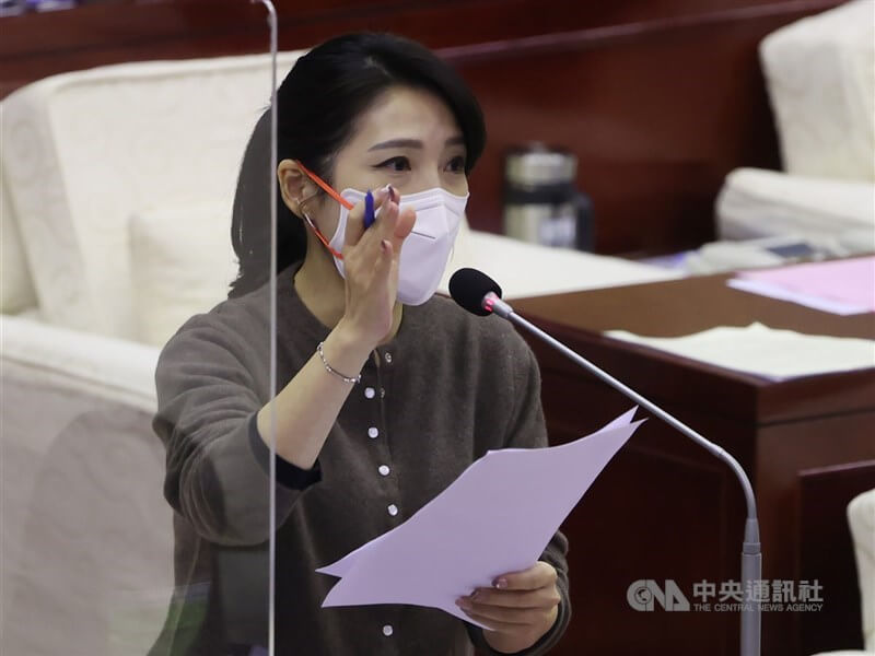 台北市議員鍾佩玲表示,因同住家人出現發燒、咳嗽症狀,一同篩檢確定為PCR陽性。(中央社檔案照片)
