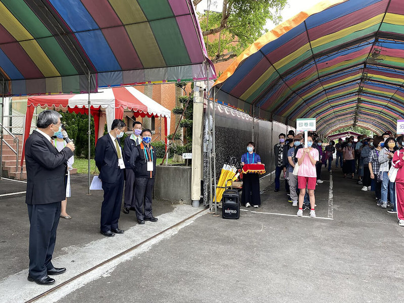 教育部表示,國中教育會考170名試務人員9日入闈,將展開14天的組題、印卷、分卷等工作。(教育部提供)中央社記者許秩維傳真 111年5月9日