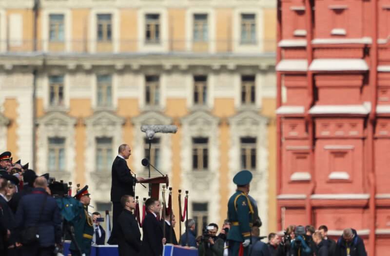 俄羅斯總統蒲亭9日在莫斯科紅場的年度勝利日閱兵和慶祝活動發表演說。（路透社）