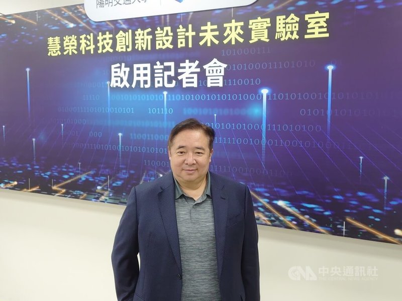 慧榮總經理苟嘉章12日出席陽明交大電機學院未來實驗室啟用儀式,他受訪時針對美商邁凌科技(MaxLinear)收購慧榮案提出說明,表示希望1加1大於2。中央社記者張建中攝 111年5月12日