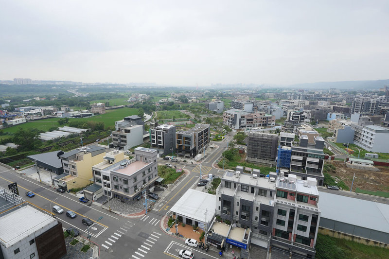 新竹縣政府12日表示,新竹縣非自用住用房屋採差別稅率,以5戶以下每戶稅率2.4%,6戶以上每戶稅率3.6%徵收房屋稅,修正案將在7月1日上路,明年房屋稅開徵適用。(新竹縣政府提供)中央社記者郭宣彣傳真 111年5月12日