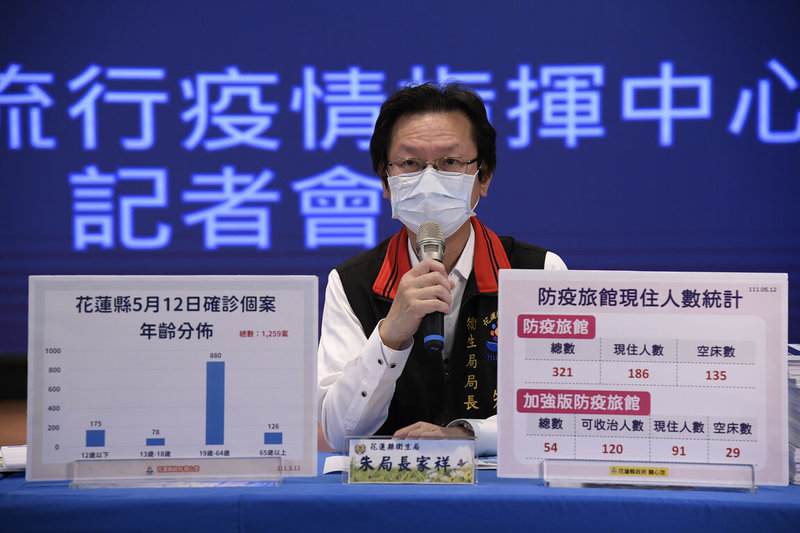 花蓮縣衛生局長朱家祥12日指出,9日起於11鄉鎮設立COVID-19疫苗巡迴施打站,接種狀況不理想,呼籲民眾踴躍施打。(花蓮縣政府提供)中央社記者張祈傳真 111年5月12日