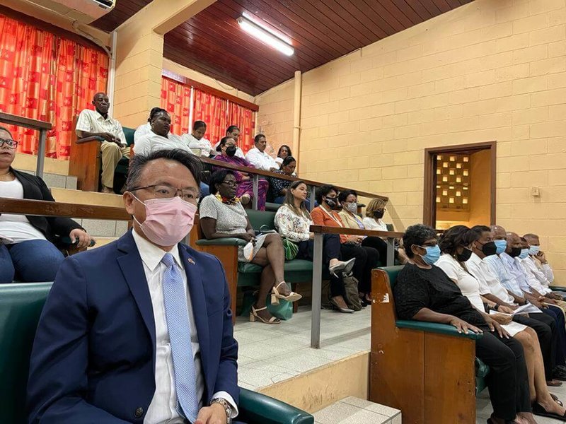 貝里斯國會眾議院13日通過支持台灣國際參與動議案,駐貝里斯大使錢冠州(左前)應邀親自與會見證。(駐貝里斯大使館提供)中央社記者徐薇婷華盛頓傳真 111年5月14日