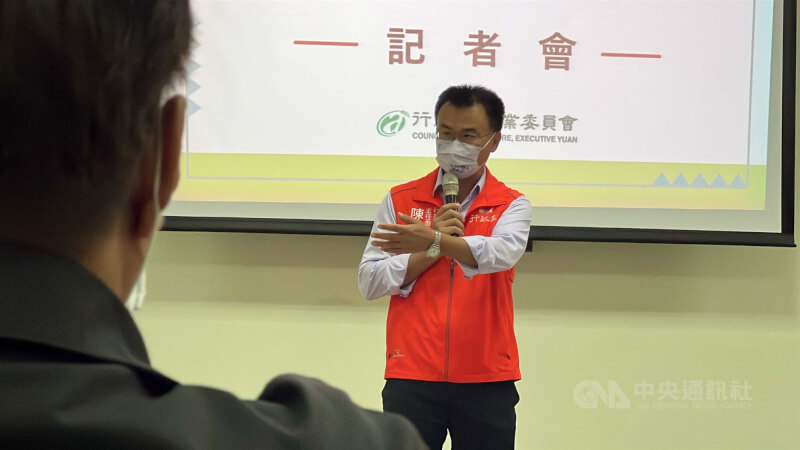 去年9月中國以台灣釋迦驗出介殼蟲為由,片面宣布暫停台灣釋迦進入。農委會緊急提出內銷、外銷和加工3措施因應,主委陳吉仲17日表示,3箭措施達成率96%,預期今年目標會再提升。中央社記者盧太城台東攝 111年5月17日