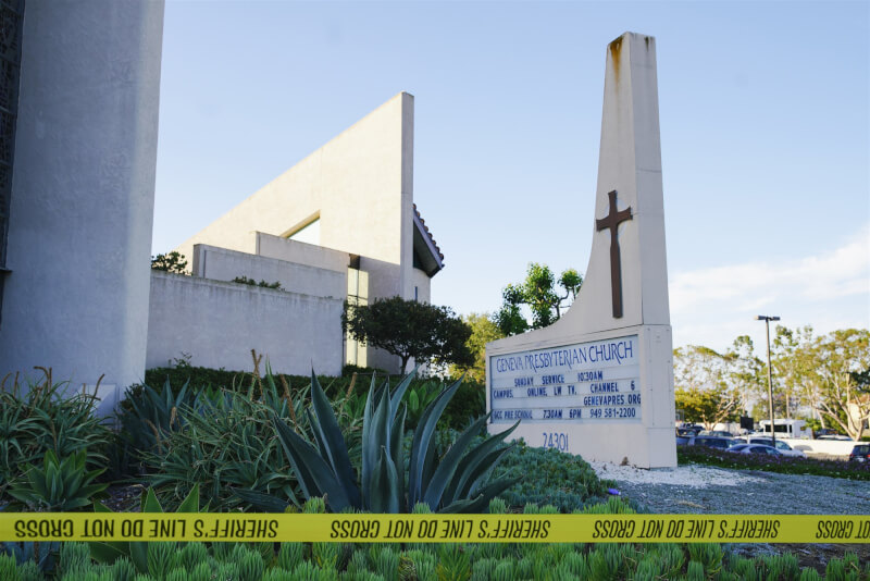 總統蔡英文17日對於美國南加州槍擊案表達哀悼。圖為事發教堂外拉起封鎖線。（安納杜魯新聞社）