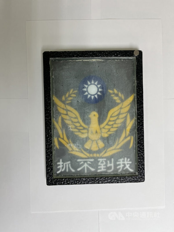 以23歲孫姓男子為首的地方不良組合涉藉假徵才名義誘騙年輕人,押人取其存摺作人頭帳戶,另外也進行投資詐騙,且囂張製作「警察抓不到」K盤(圖),刑事局循線逮獲10名嫌犯,依法送辦。(翻攝照片)中央社記者黃麗芸傳真 111年5月19日