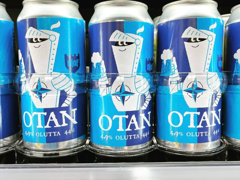 芬蘭一間小啤酒廠老闆范特寧推出北約主題的紀念版啤酒。（圖取自facebook.com/olafoffinland）