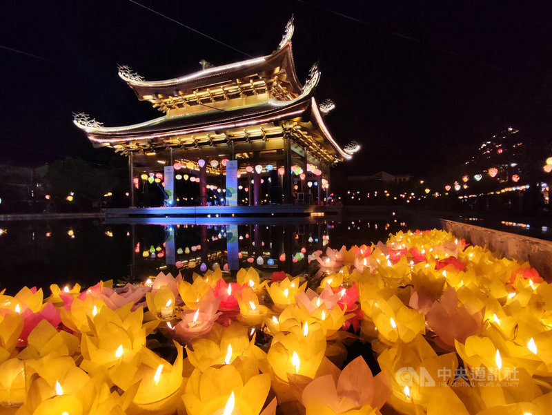 華閭古都是越南寧平省轄內景點之一，越南10至11世紀曾定都於此。寧平省搭著越南振興旅遊的腳步啟動旅遊周，並將舉辦水上木偶戲、民謠演奏等活動。中央社記者陳家倫寧平攝  111年5月21日