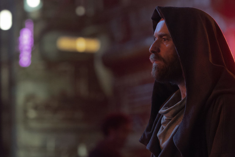 好萊塢男星伊旺麥奎格(Ewan McGregor)相隔17年回歸影集「歐比王肯諾比」,為了打鬥場面,勤練光劍4個月。(Disney+提供)中央社記者葉冠吟傳真 111年5月21日