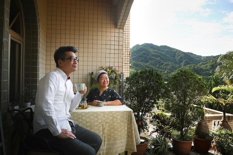 岑偉宗夫妻檔的台灣山居歲月。(攝影:王騰毅)