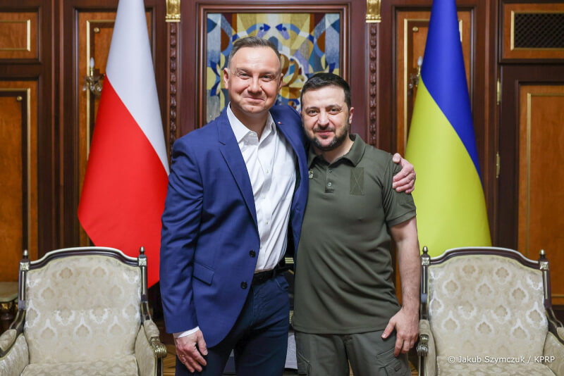 波蘭總統杜達（左）與烏克蘭總統澤倫斯基（右）會面，他22日承諾全力支持烏克蘭加入歐盟。（圖取自facebook.com/andrzejduda）