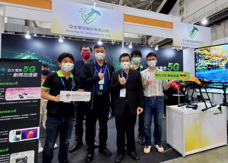 亞太電信帶領3支台灣新創團隊，參加新創展會InnoVEX，秀5G+AIoT新創量能。（亞太電提供）中央社記者江明晏傳真 111年5月24日