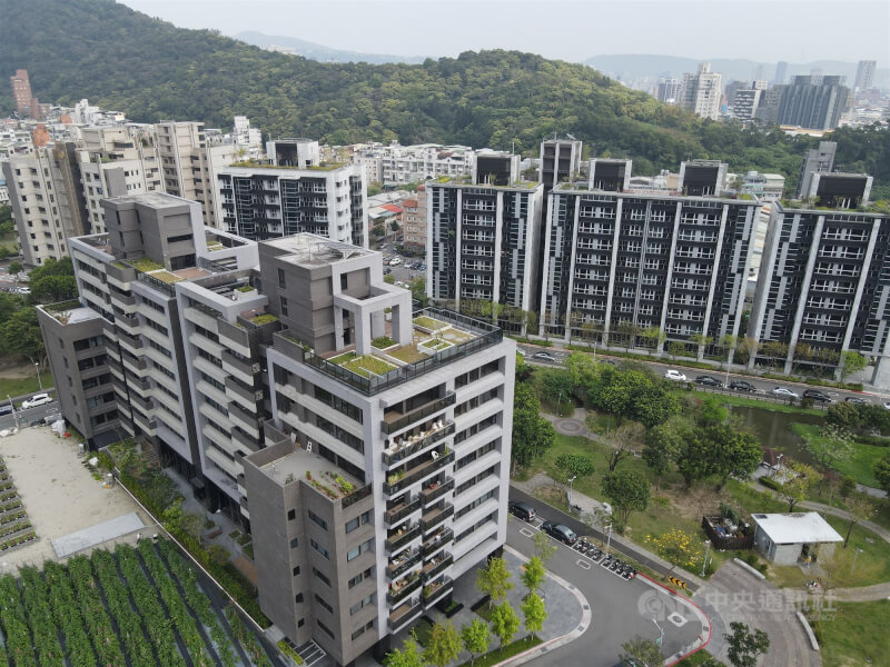 圖為從高處俯瞰台北市北投區住宅建築。（中央社檔案照片）