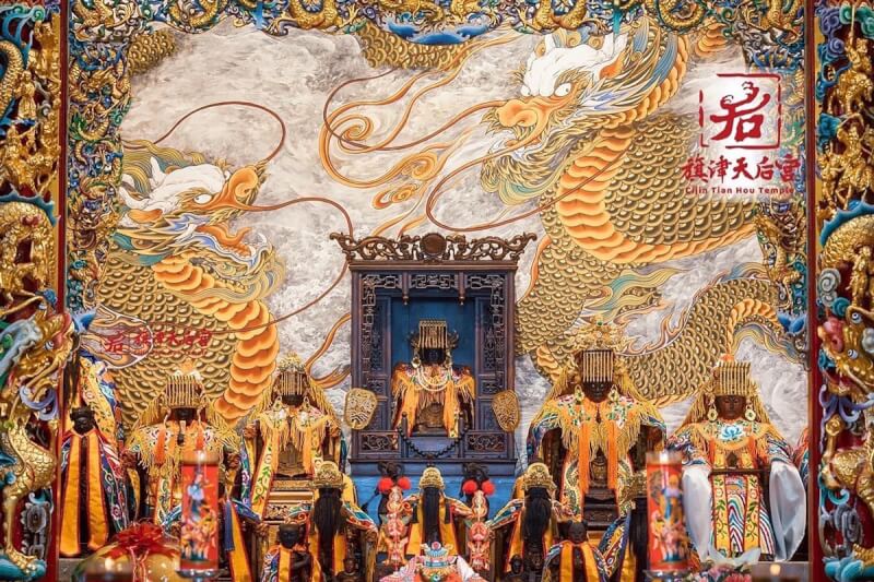 高雄市定古蹟旗津天后宮歷史長達349年,更擁有「元祖女神」稱號,廟宇雕刻、剪黏、泥塑、木雕等工藝精美。(旗津天后宮提供)中央社記者曾以寧傳真 111年5月26日