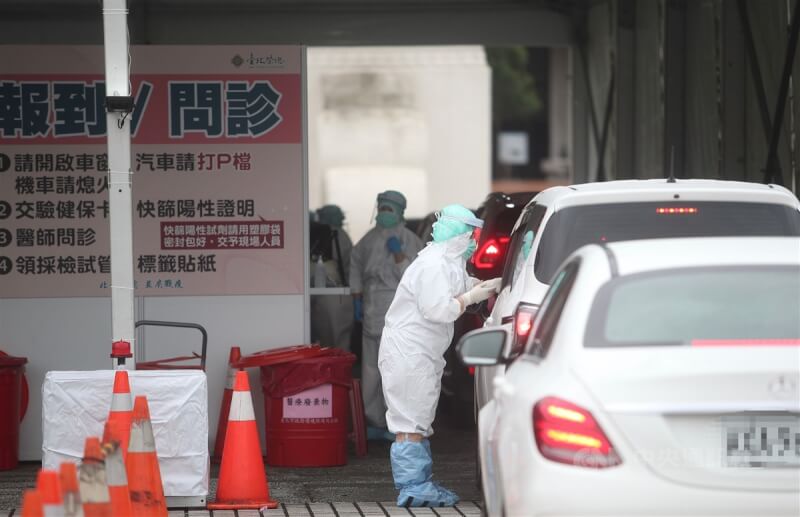 台北市副市長黃珊珊27日宣布中正紀念堂與北士科2處車來速可領抗病毒藥。圖為中正紀念堂車來速篩檢站。（中央社檔案照片）