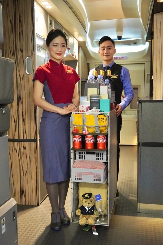 中華航空27日宣布開賣30輛機上餐車，餐車在空中服役超過15個年頭。（中華航空提供）中央社記者余曉涵傳真  111年5月27日