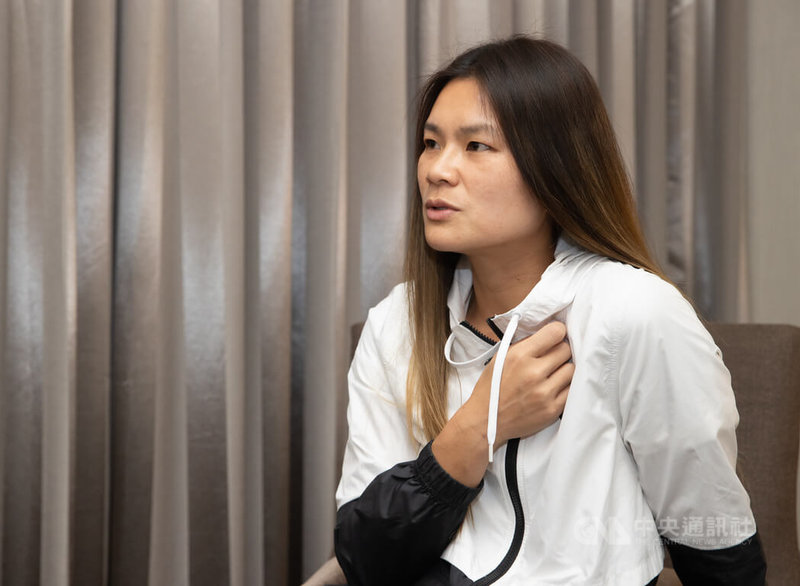 台灣女足代表隊今年1月出征印度亞洲盃,台灣女足隊長王湘惠表示,確定染疫後,第一時間不是擔心自身身體狀況,反而憂心無法上場而影響全隊,就連在台灣家人也是看到電視台跑馬燈訊息,才得知王湘惠確診。中央社記者謝佳璋攝 111年5月29日