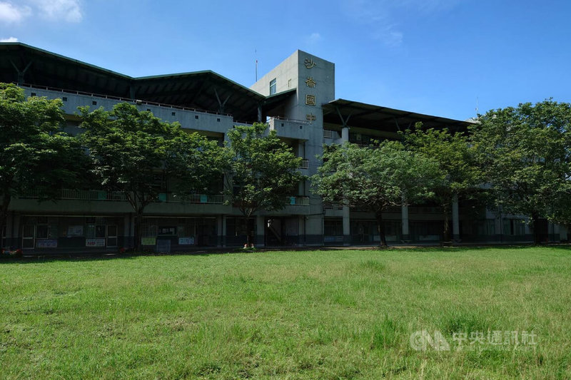 台南市政府規劃鄰近沙崙智慧綠能科學城的沙崙國中轉型為K(幼兒園)至12年級具特色雙語教學示範學校,新建工程預計投入總經費約新台幣8.4億元,29日動土,預計114學年度招生。中央社記者楊思瑞攝 111年5月29日