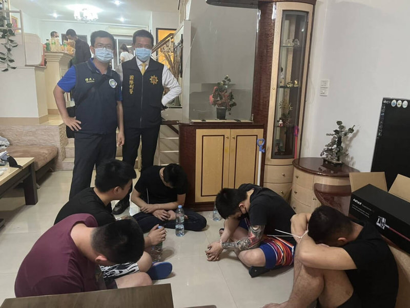 台泰警方聯手破獲台灣人赴泰進行網路詐欺案，5月27日在曼谷2處據點逮捕6名台籍嫌犯。（專案小組提供）中央社記者呂欣憓曼谷傳真  111年5月31日