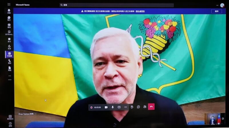 烏克蘭哈爾科夫市長切列霍夫(Ihor Terekhov)31日於視訊會議中向外交部長吳釗燮說明烏國抵抗俄軍的作為。(外交部提供)中央社記者黃雅詩傳真 111年5月31日