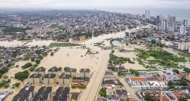 UN氣象組織表示，去年世界所有地區都發生了與水相關的極端災害，包括洪水和乾旱。圖為去年巴西東北部暴雨釀土石流。（安納杜魯新聞社）