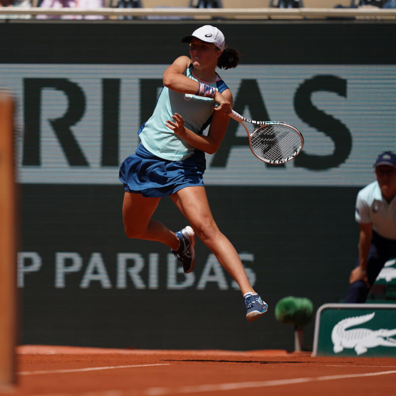 世界排名第一的波蘭網球女將斯威雅蒂（圖）1日擊敗美國女將皮古拉，晉級法網4強。（圖取自twitter.com/rolandgarros）