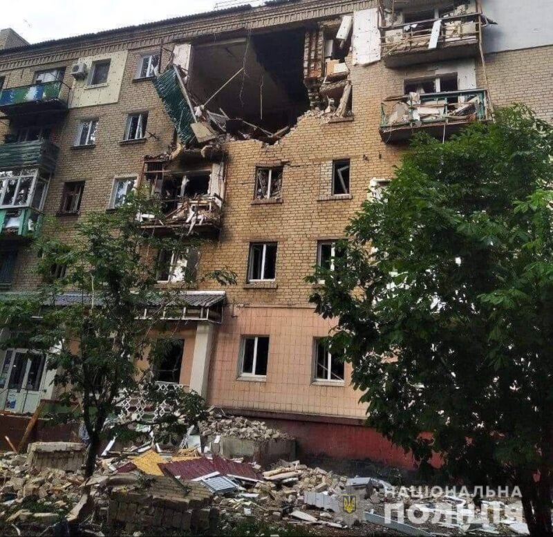俄羅斯入侵烏克蘭邁入第100天，烏克蘭3日表示已收復北頓內茨克大片領土。圖為盧甘斯克地區民宅遭砲擊。（圖取自facebook.com/UA.National.Police）