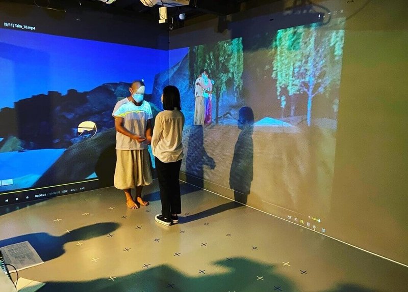 台北科技大學教授曹筱玥的VR作品「藍眼淚」，以馬祖的藍眼淚出發，結合古早的海上傳說，訴說動人的愛情故事，日前榮獲美國洛杉磯電影獎（LAFA 2022）最佳虛擬實境獎（Best Virtual Reality）肯定。（北科大提供）中央社記者許秩維傳真  111年6月6日