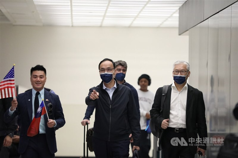 國民黨主席朱立倫(左2)、國民黨副主席夏立言(右1)3日上午抵達華府,展開為期6天訪問。(中央社檔案照片)