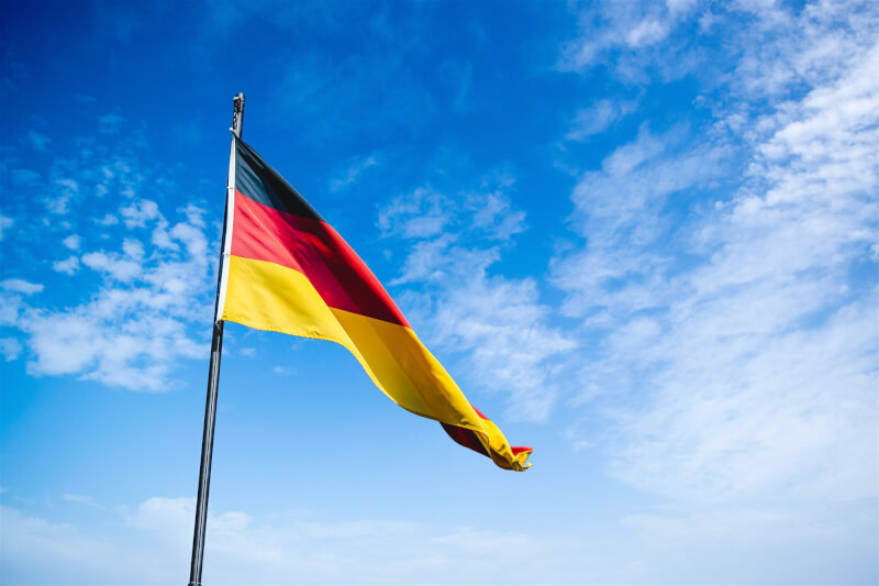 今年上半年德國對台灣已核准的投資金額創新高，達9.771億美元，德國成為台灣第二大外國投資國。圖為德國國旗。（圖取自Unsplash圖庫）