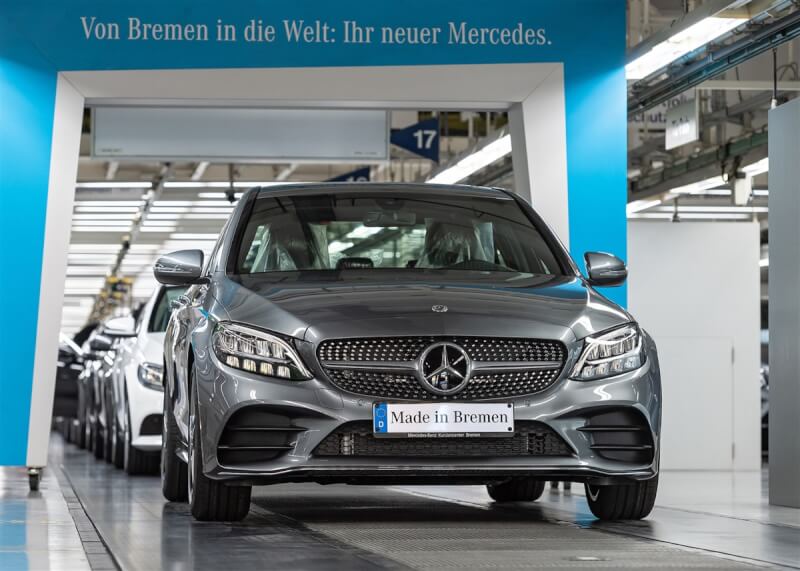 圖為不來梅廠生產的賓士（Mercedes-Benz）C系列轎車。（戴姆勒提供）