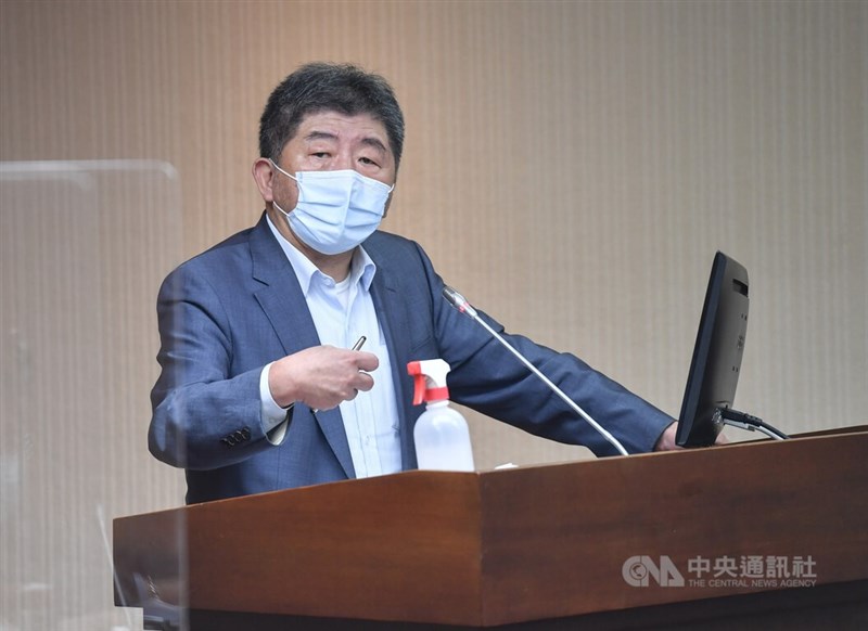 衛福部長陳時中確診，因有吸菸史、且年齡超過65歲等染疫重症風險高。（中央社檔案照片）