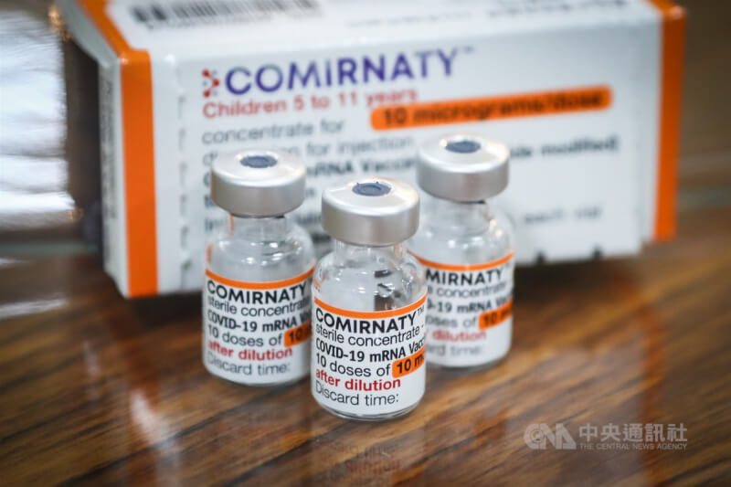 美國FDA表示，輝瑞藥廠針對6個月至4歲幼兒推出的COVID-19疫苗有效且安全。圖為輝瑞BNT兒童疫苗。（中央社檔案照片）