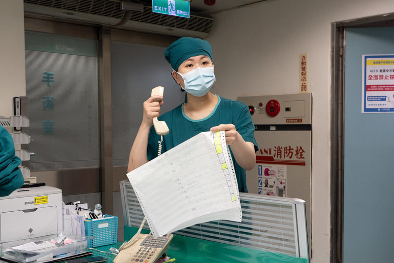 光田綜合醫院護理師黃鈺茹（圖）懷孕5個月，家中還有1歲4個月大的孩子。今年5月中旬，她和先生以及孩子相繼確診，她最後靠著意志力撐過染疫煎熬，康復後也返回工作崗位繼續奮戰。（民眾提供）中央社記者趙麗妍傳真  111年6月14日