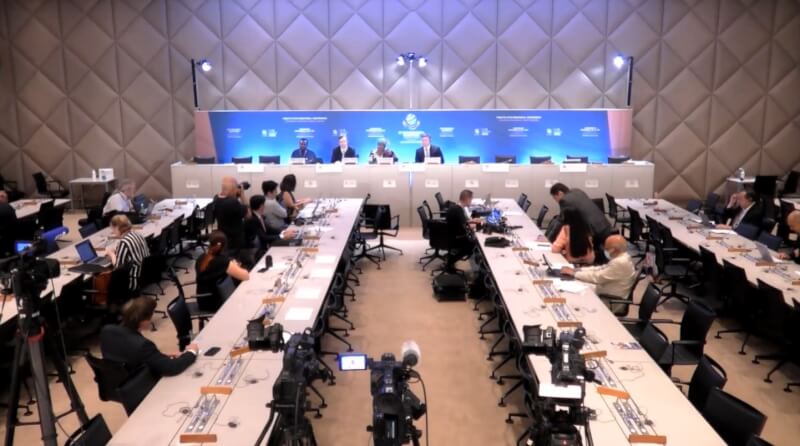 WTO部長會議17日就漁業補貼、糧食不安全與COVID-19疫苗達成協議。圖為閉幕記者會畫面。（圖取自facebook.com/worldtradeorganization）