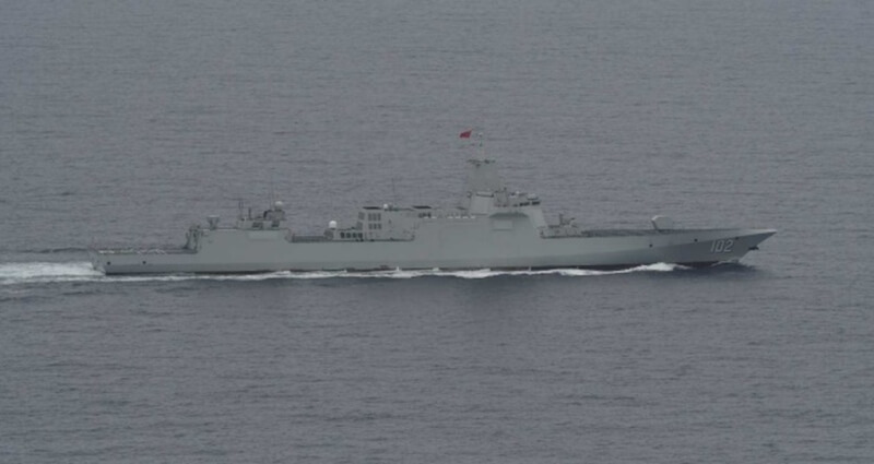 日本防衛省17日公布，中國與俄羅斯海軍多艘艦艇在日本北海道外海航行。圖為中國仁海級飛彈驅逐艦。（圖取自日本防衛省統合幕僚監部網頁mod.go.jp）