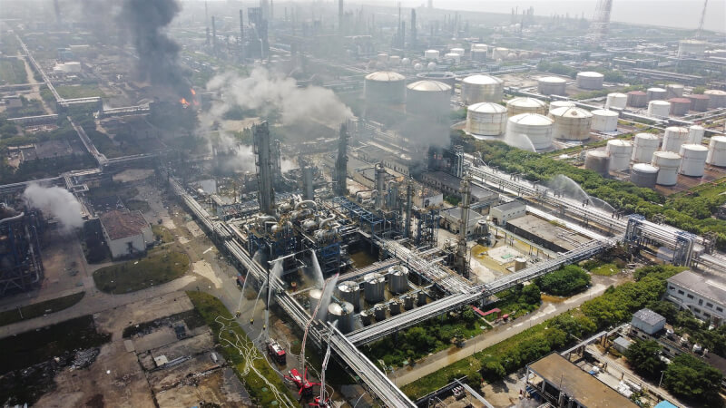 中國石油化工的子公司上海石化18日清晨發生重大工安事件，廠內乙二醇裝置區發生爆炸。（中新社）