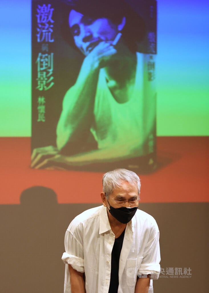 時報文化出版18日晚間在台北舉行「激流與倒影–林懷民新書分享會」,雲門舞集創辦人林懷民(圖)出席,和作家李桐豪現場對談。中央社記者王飛華攝 111年6月18日