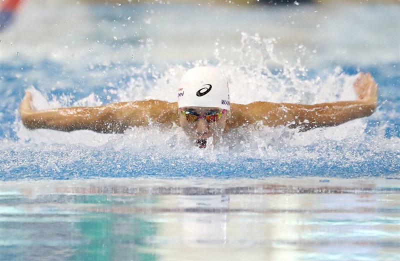 「台灣蝶王」王冠閎20日在世界游泳錦標賽男子200公尺蝶式預賽，繳出1分56秒87，排名第16，壓線取得準決賽門票。（中央社檔案照片）