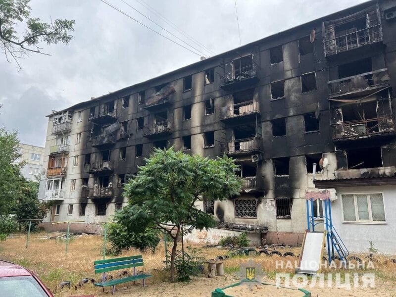 烏克蘭警方拍下盧甘斯克州一棟遭戰火蹂躪的建築。（圖取自facebook.com/UA.National.Police）