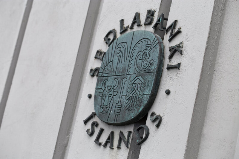 冰島中央銀行22日一口氣將關鍵利率調升1個百分點（4碼），並指稱國內正面臨全球經濟前景的不確定性。（圖取自冰島央行臉書facebook.com）